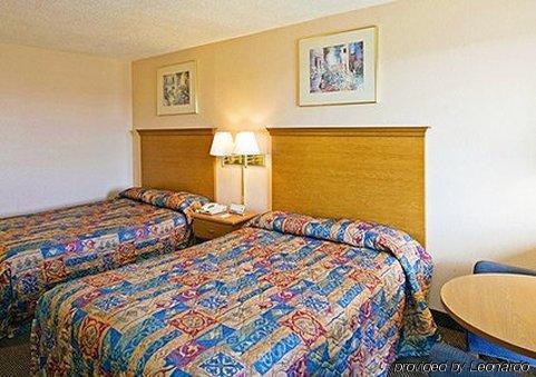 Econo Lodge North Риджленд Номер фото