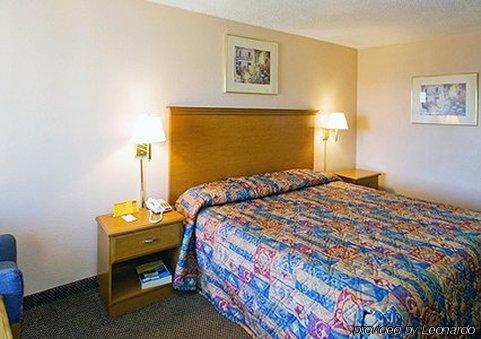 Econo Lodge North Риджленд Номер фото